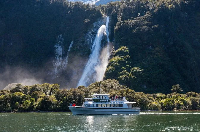 Milford Sound Day Tour with Nature Cruise